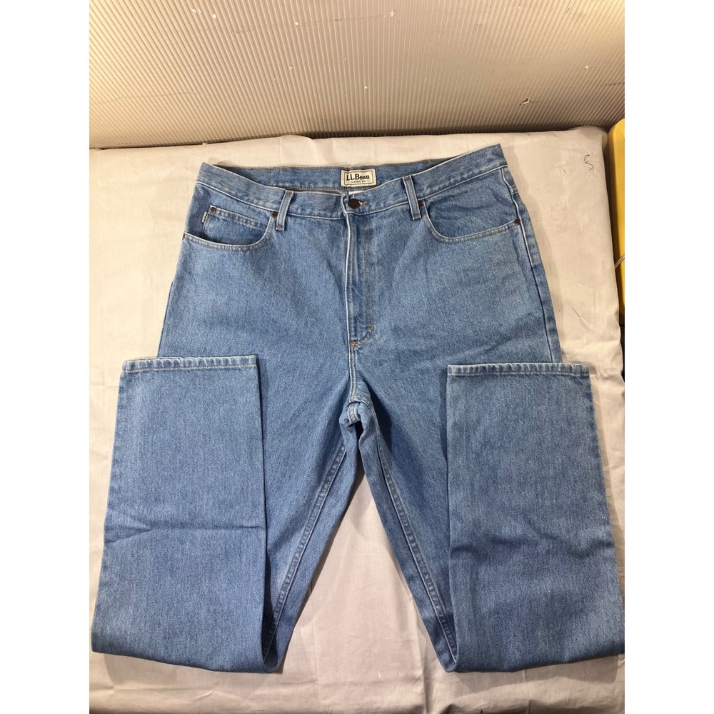 New LL Bean Classic Fit Mens Light Wash Denim Jeans 38x34 Cotton Made in Mexico